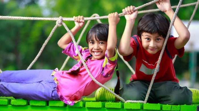 Bunda Perlu Tahu, Ciri Anak Bahagia Bukan Hanya Sering Tertawa Lho!