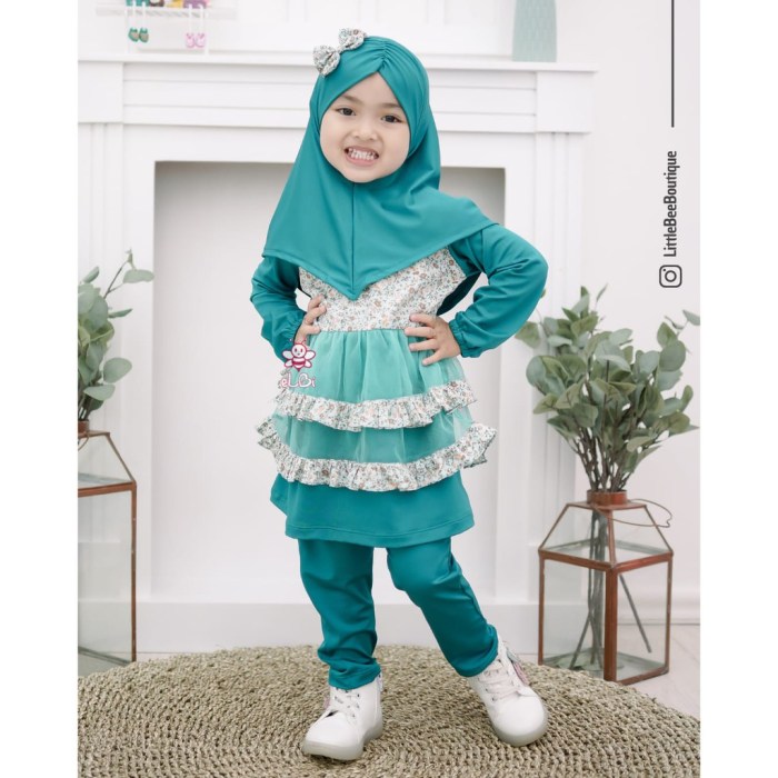 Busana muslim anak perempuan