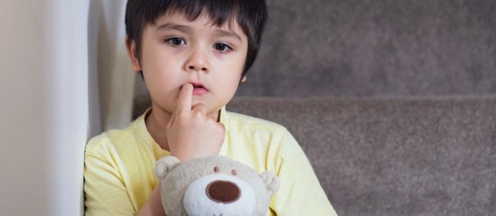 Kebiasaan anak gigit kuku jari tangan