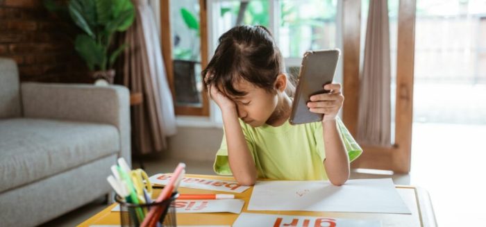 Efek anak balita main hp