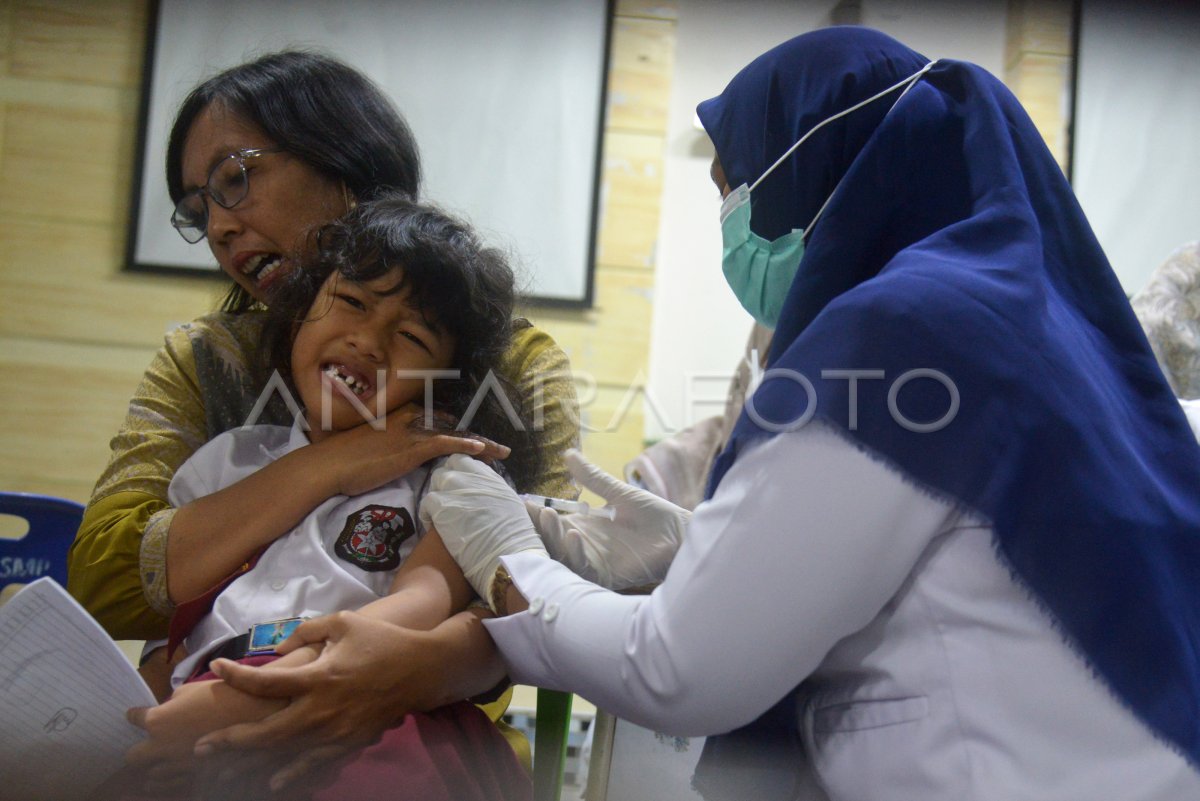 BULAN IMUNISASI ANAK SEKOLAH DI ACEH | ANTARA Foto