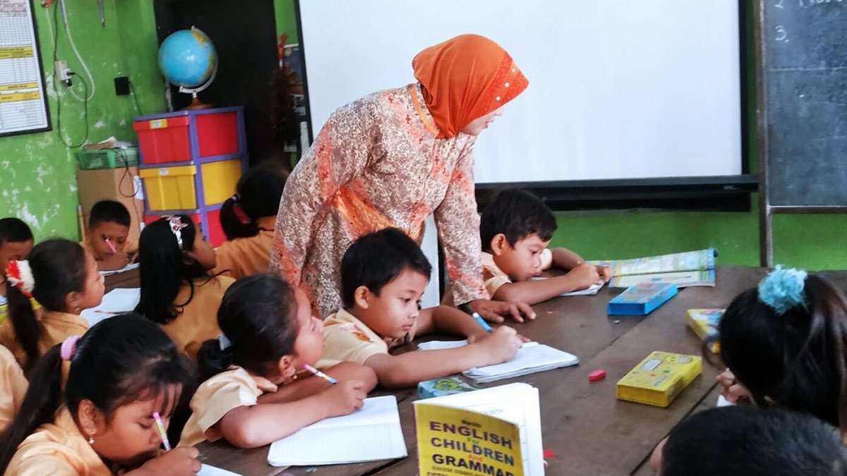 Pendidikan anak usia dini melalui jalur formal yaitu