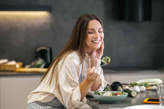 8 Cara Menahan Nafsu Makan yang Paling Ampuh | Realfood