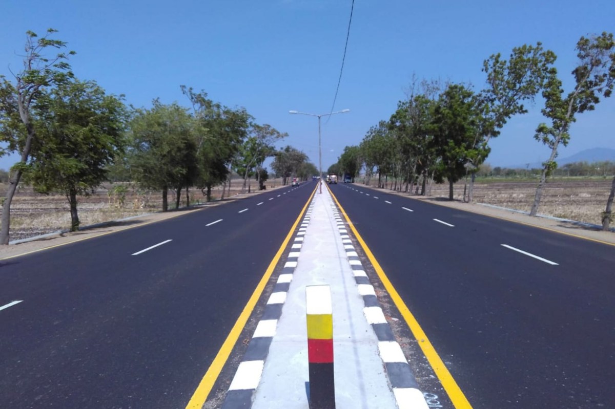 Jalan berkelok-kelok di pegunungan menggunakan prinsip